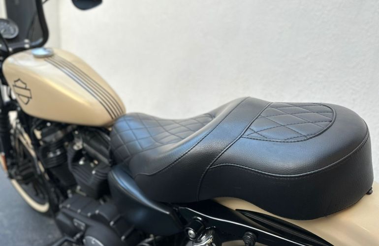 Harley-Davidson Sportster 883 Roadster - Foto #7