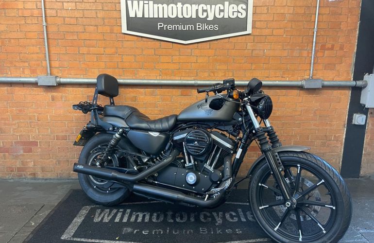 Harley-Davidson Sportster Iron 883 - Foto #1