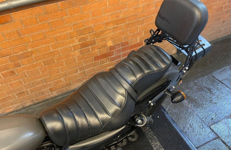 Harley-Davidson Sportster Iron 883 - Foto #2