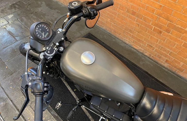 Harley-Davidson Sportster Iron 883 - Foto #6