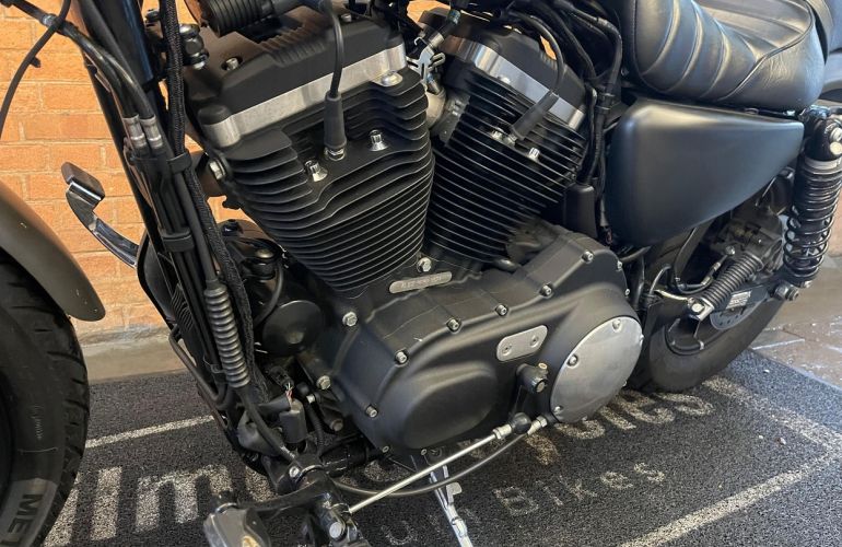 Harley-Davidson Sportster Iron 883 - Foto #7