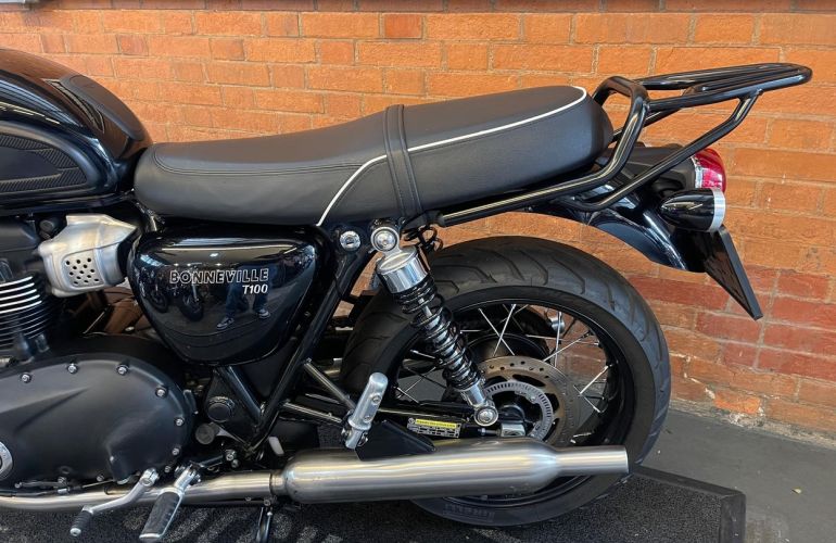 Triumph Bonneville T100 Black 900 - Foto #4