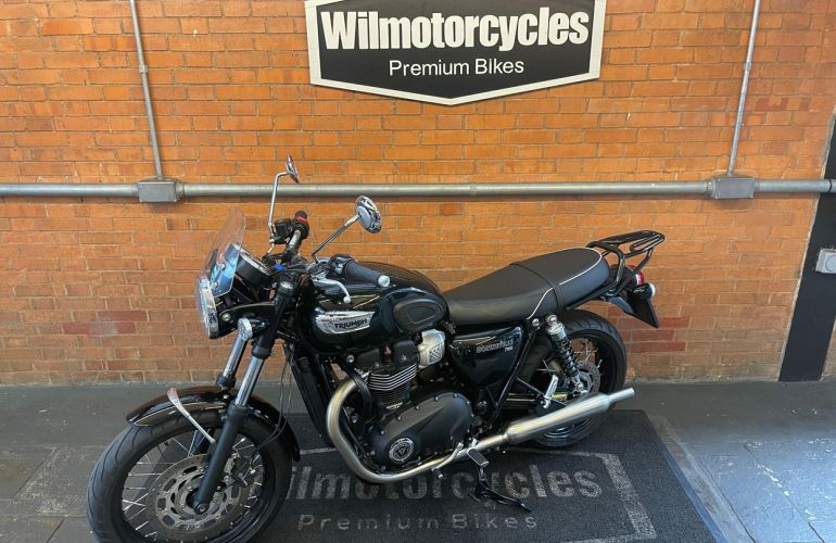 Triumph Bonneville T100 Black 900 - Foto #6