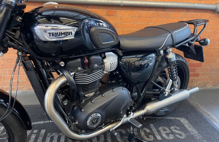 Triumph Bonneville T100 Black 900 - Foto #8