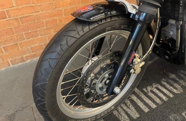 Royal Enfield Interceptor - Foto #9