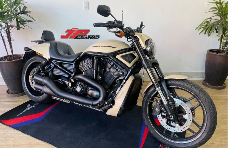 Harley-Davidson Night Rod Special - Foto #1