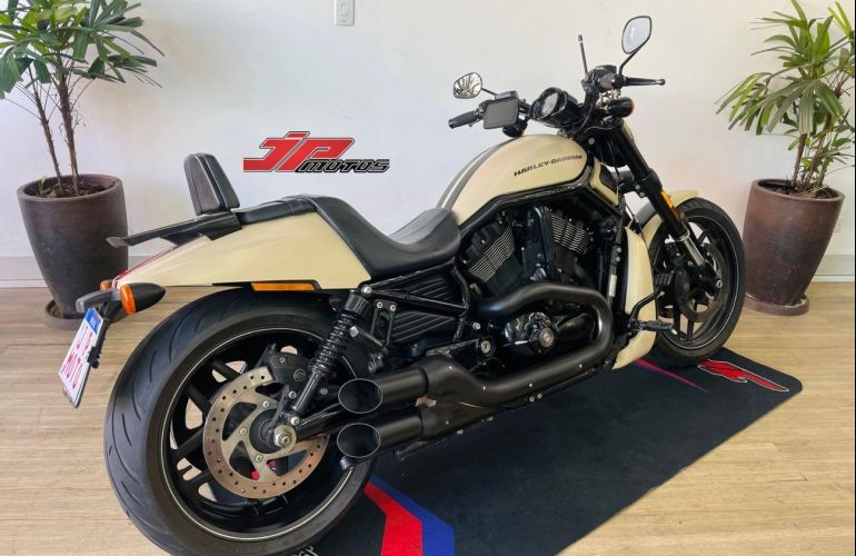 Harley-Davidson Night Rod Special - Foto #2