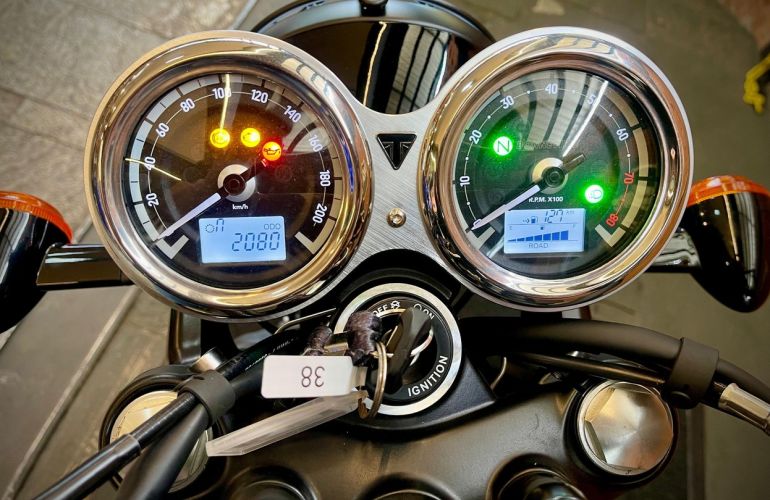 Triumph Bonneville T120 Black 1200 - Foto #5