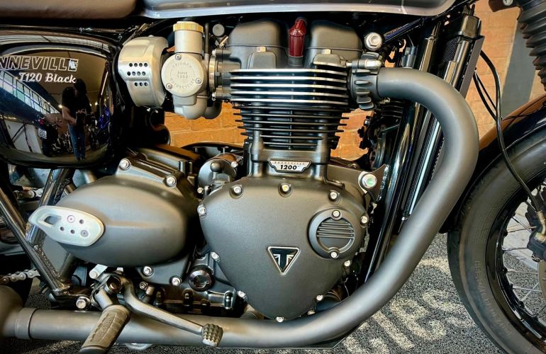 Triumph Bonneville T120 Black 1200 - Foto #10