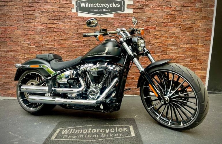 Harley-Davidson Softail Breakout - Foto #1