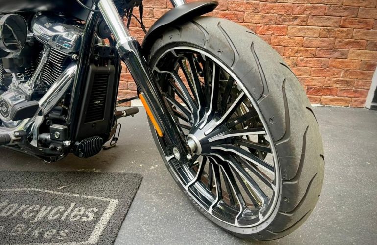 Harley-Davidson Softail Breakout - Foto #7