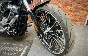 Harley-Davidson Softail Breakout - Foto #7