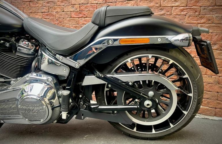 Harley-Davidson Softail Breakout - Foto #10