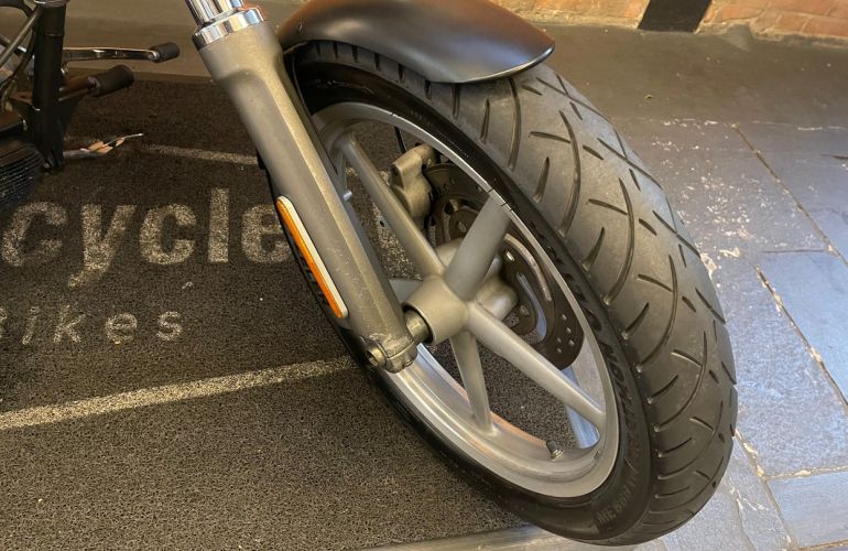 Harley-Davidson Softail Rocker - Foto #7